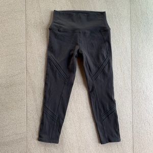 NWOT ALO Yoga Capri Leggings
